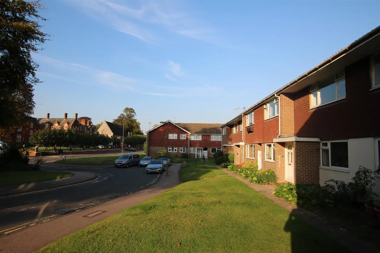 Windfield, Leatherhead, KT22, photo 7