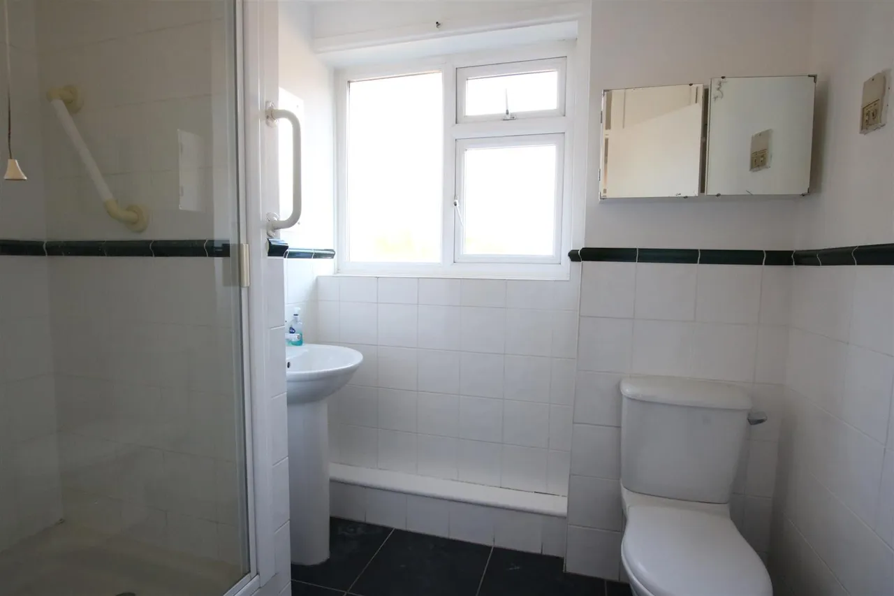 Windfield, Leatherhead, KT22, photo 8