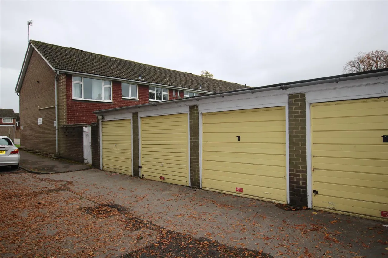 Windfield, Leatherhead, KT22, photo 9