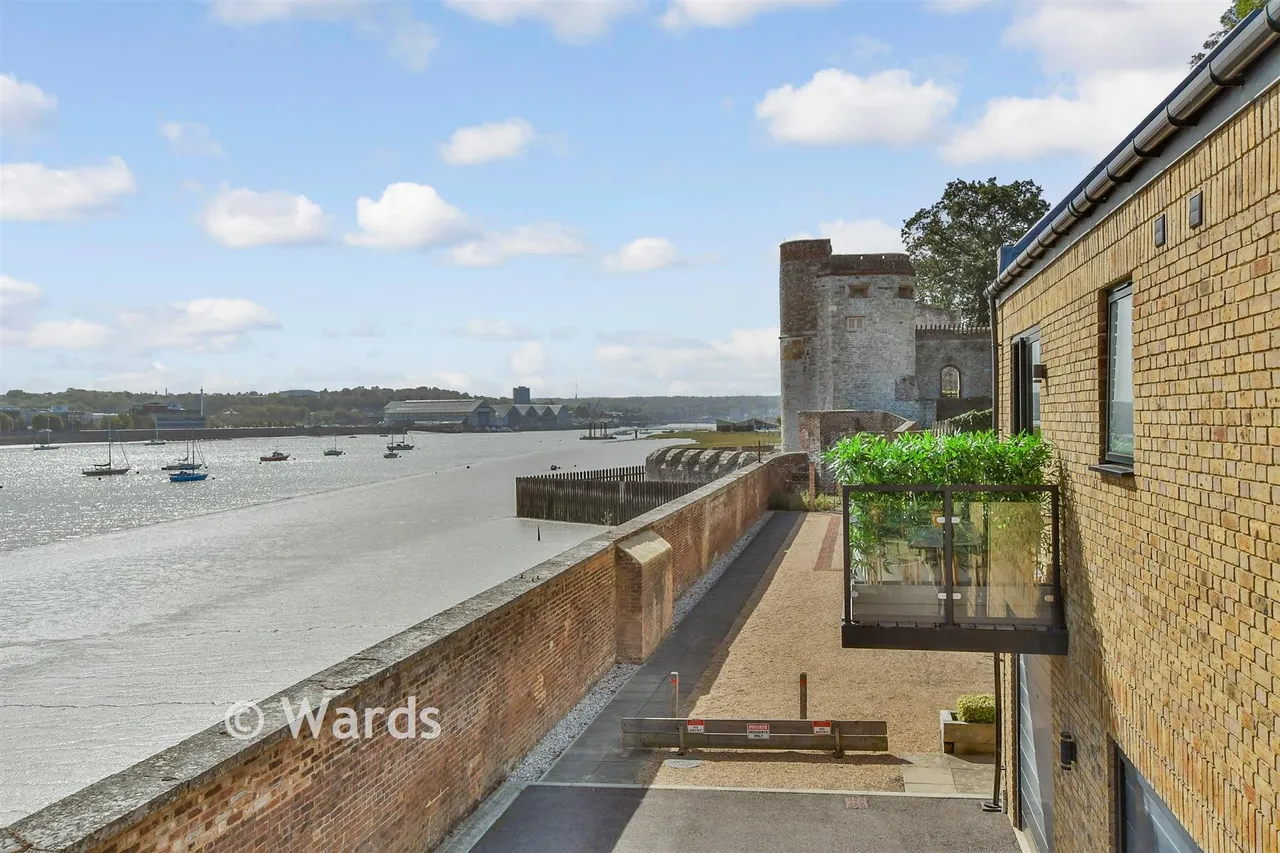 Upnor Road, Lower Upnor, ME2, photo 11