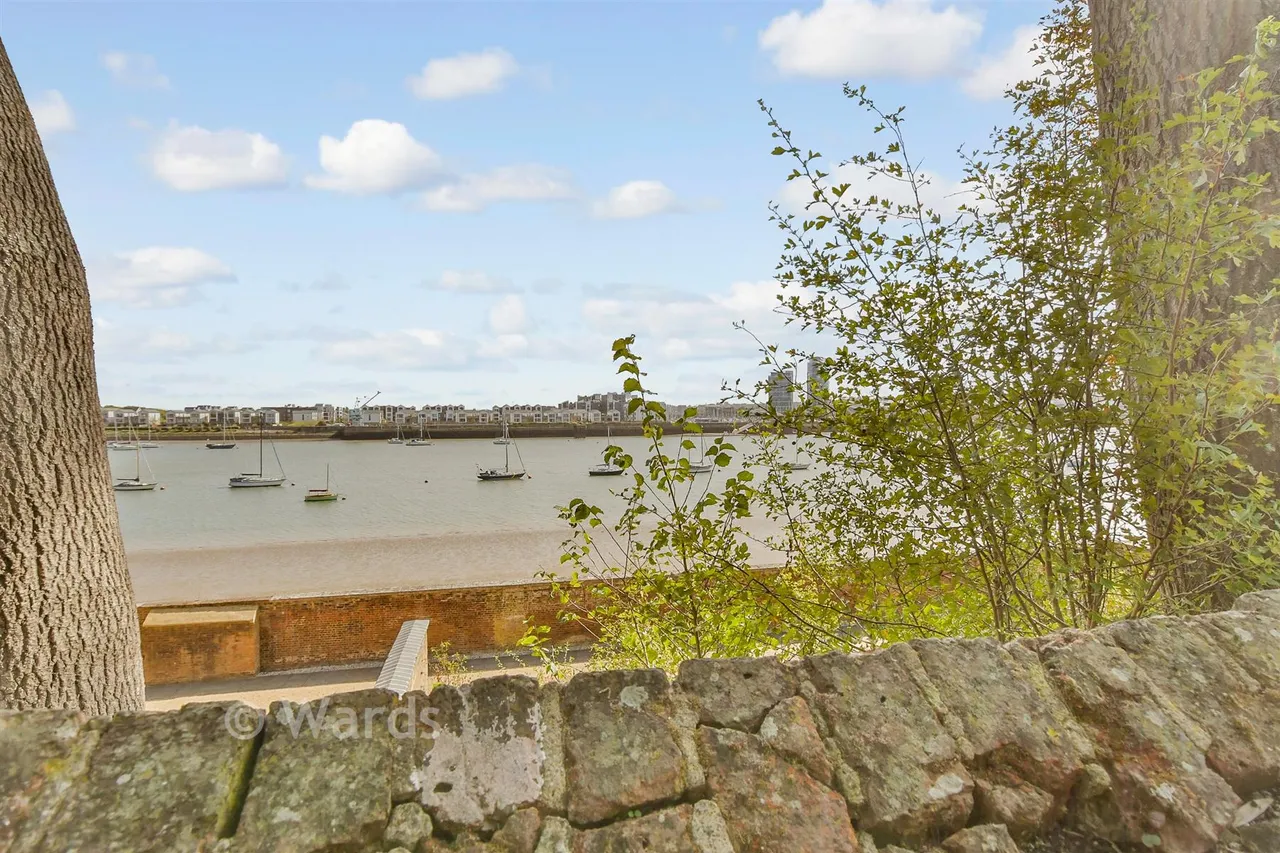 Upnor Road, Lower Upnor, ME2, photo 9
