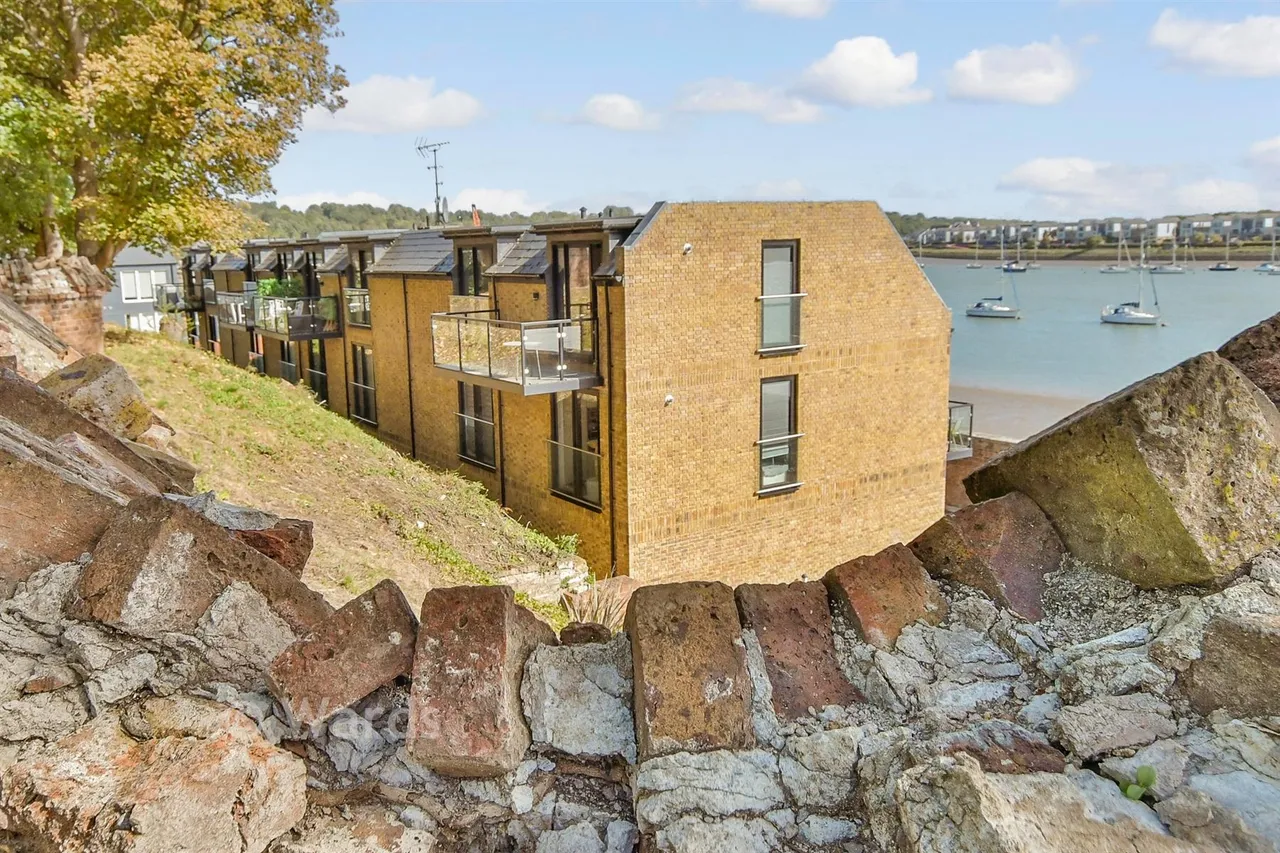 Upnor Road, Lower Upnor, ME2, photo 10