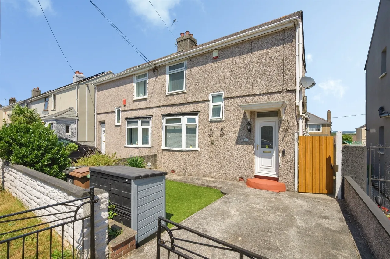 3 bed house for sale — Queens Road, Higher St. Budeaux, PLYMOUTH
