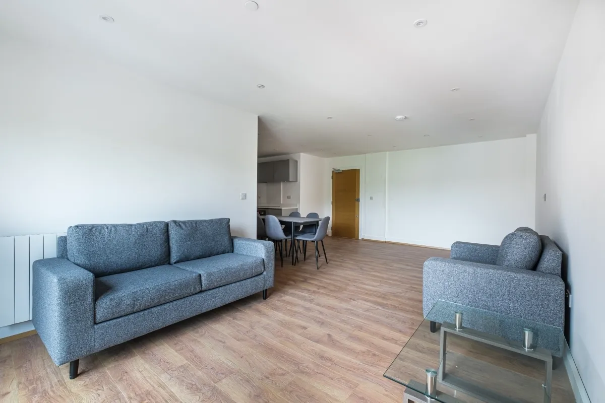 3 bed flat to rent — Well Farm Road Whyteleafe CR3
