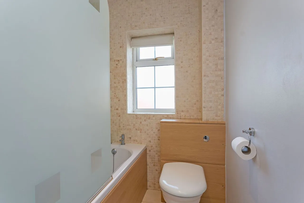 Cranbrook Drive, Maidenhead, Berkshire, photo 26