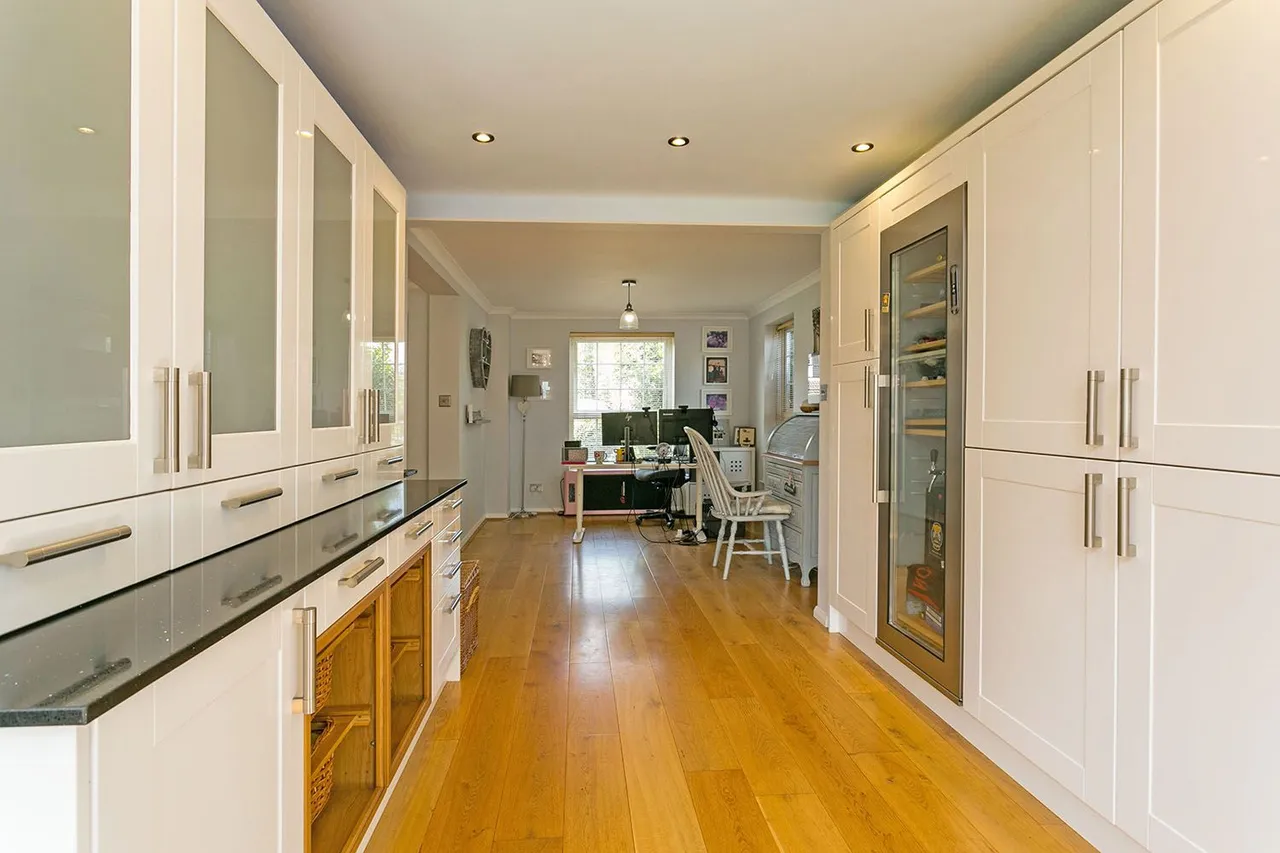 Cranbrook Drive, Maidenhead, Berkshire, photo 11