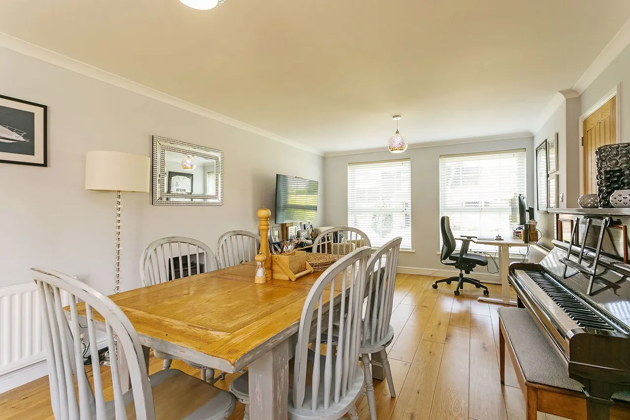 Cranbrook Drive, Maidenhead, Berkshire, photo 16