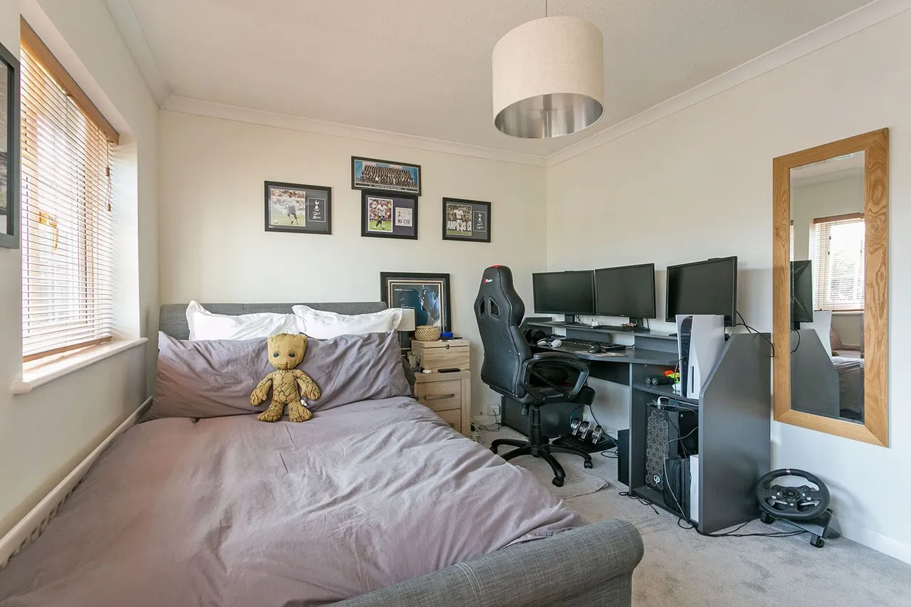 Cranbrook Drive, Maidenhead, Berkshire, photo 24