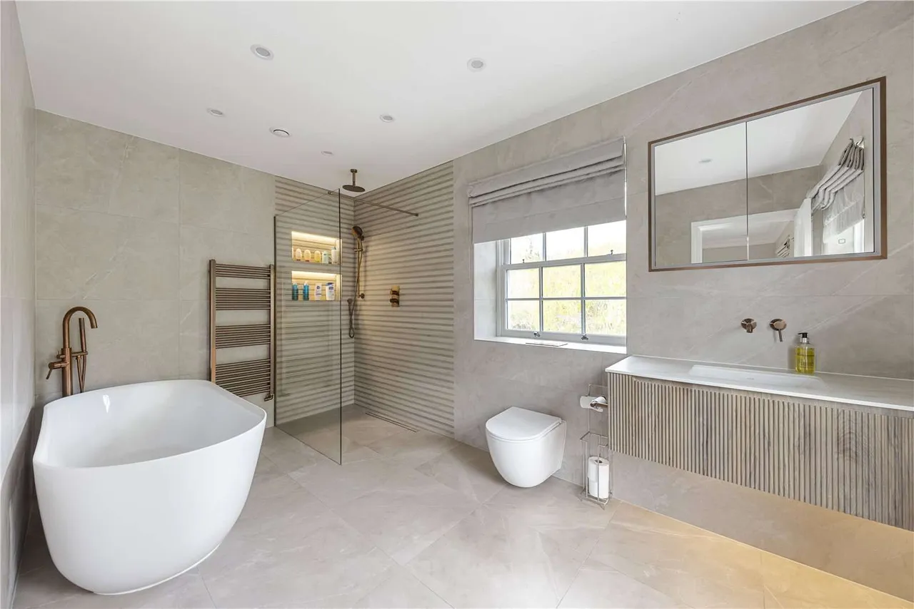 Gorse Lane, Chobham, GU24, photo 11