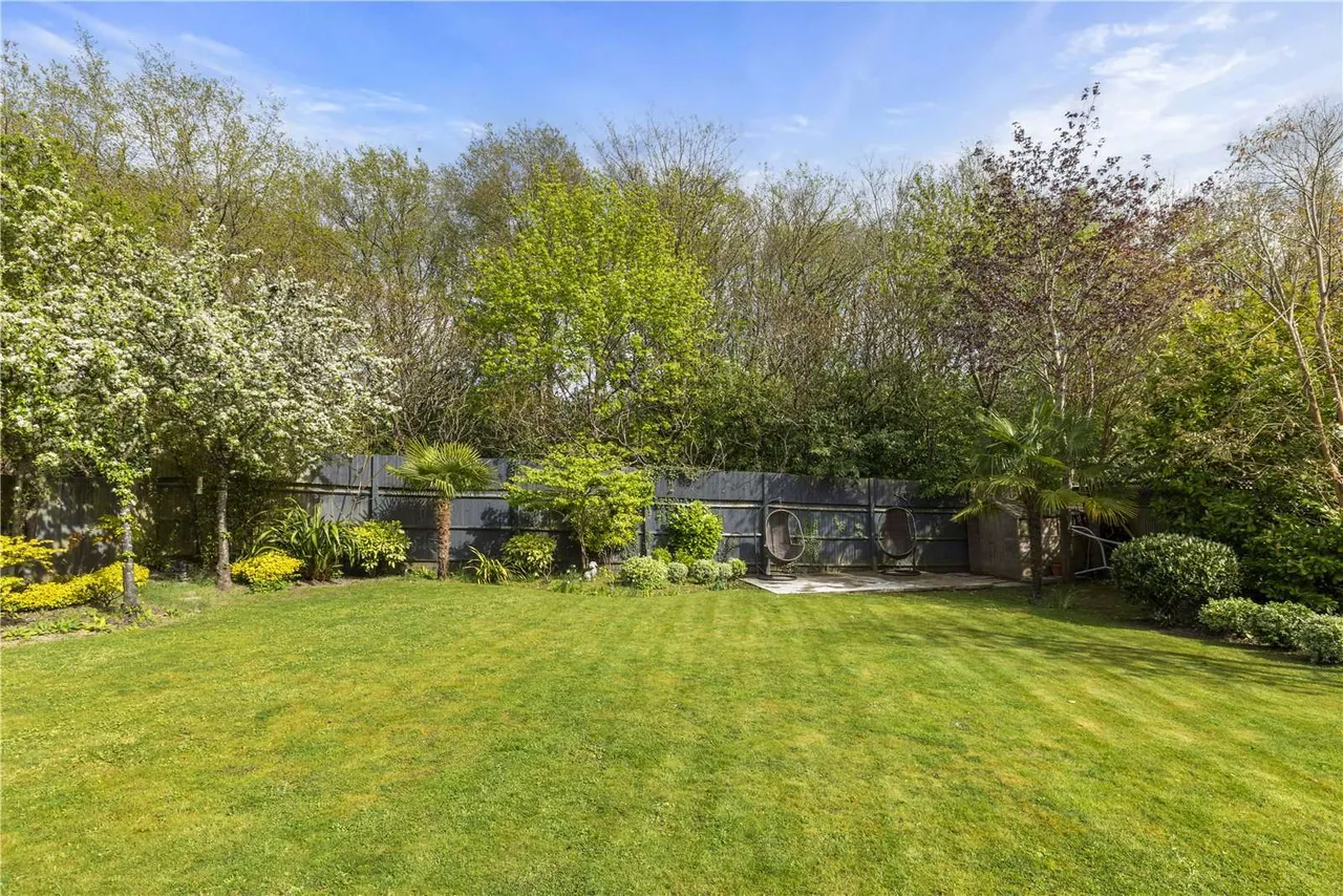 Gorse Lane, Chobham, GU24, photo 17
