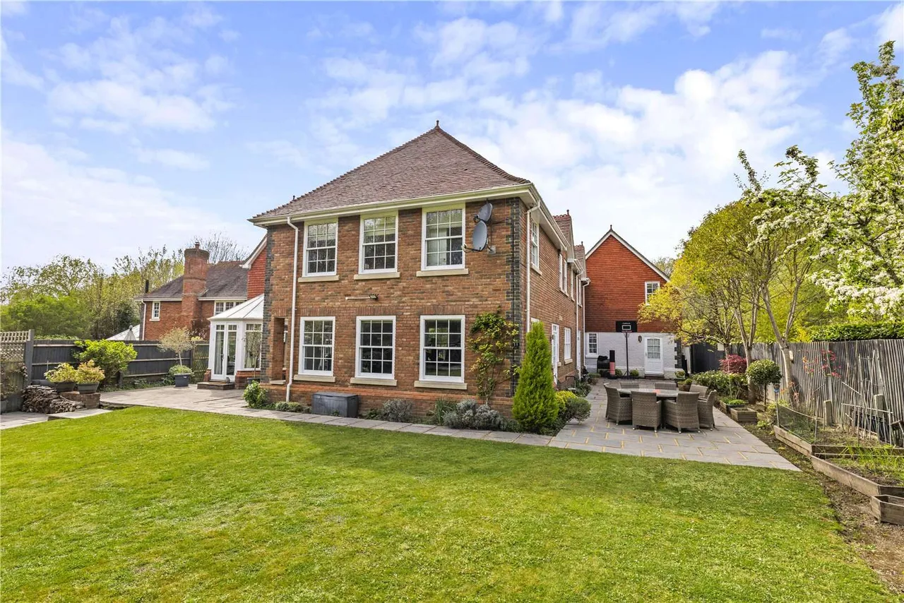 Gorse Lane, Chobham, GU24, photo 15