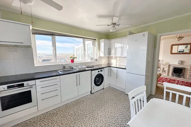 Ditchling Crescent, Brighton BN1 8GD, photo 9