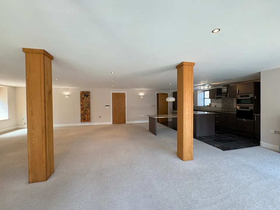 Apartment with Cathedral Views, Riverview Court, Hereford, photo 4