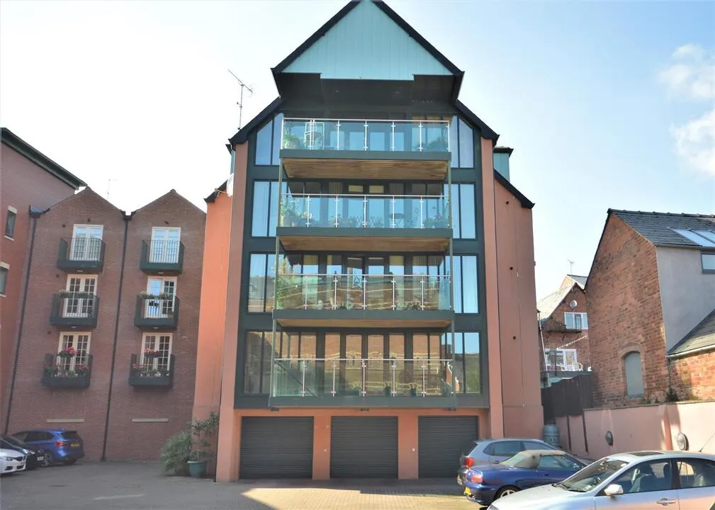 Apartment with Cathedral Views, Riverview Court, Hereford, photo 19