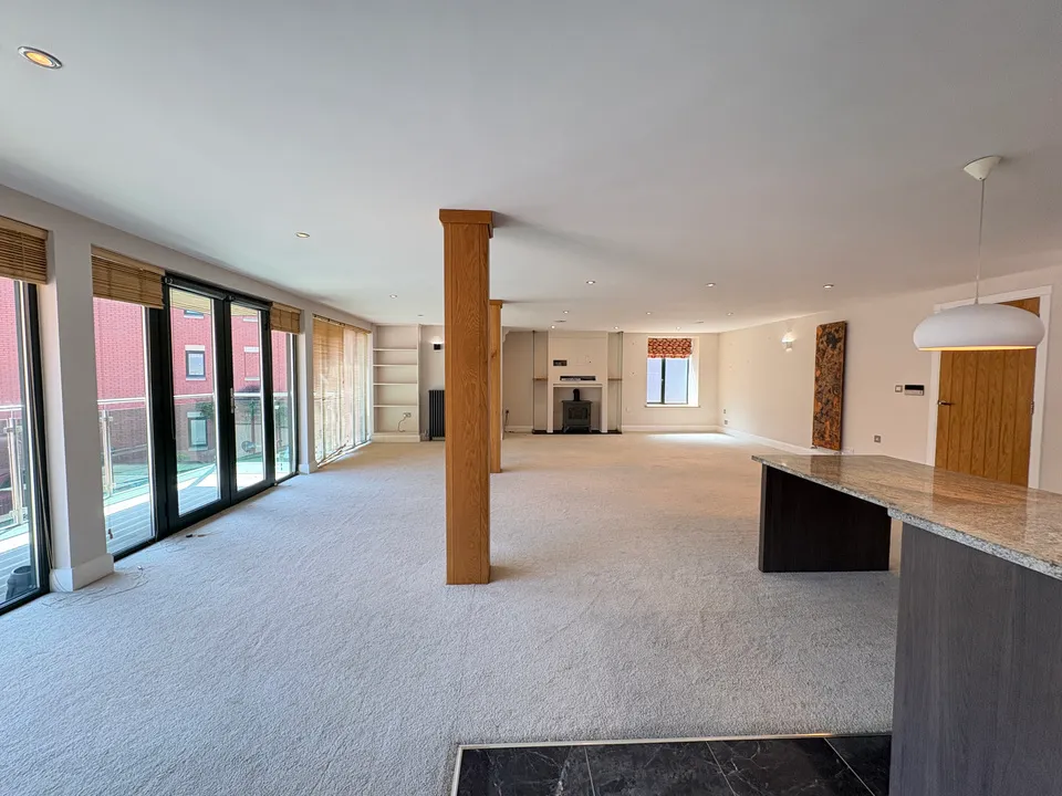 Apartment with Cathedral Views, Riverview Court, Hereford, photo 5