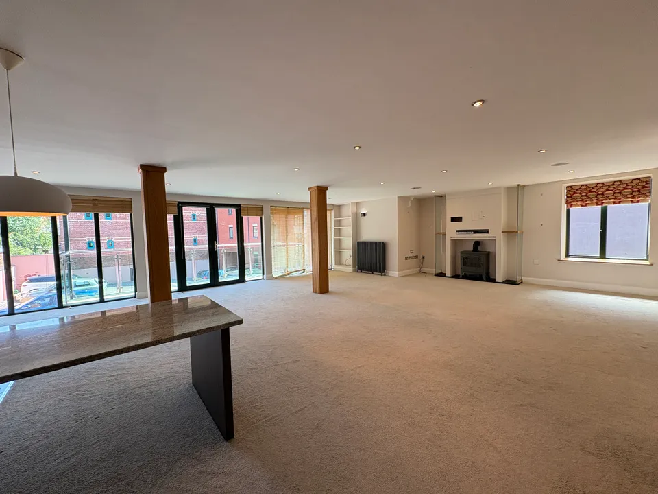 Apartment with Cathedral Views, Riverview Court, Hereford, photo 17