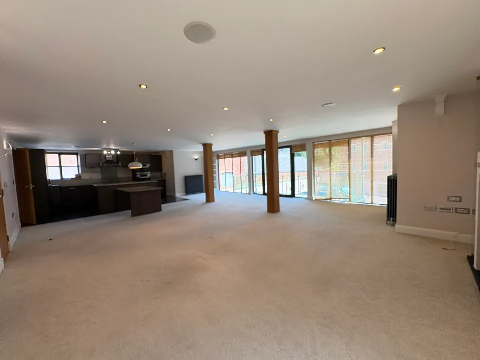 Apartment with Cathedral Views, Riverview Court, Hereford, photo 12