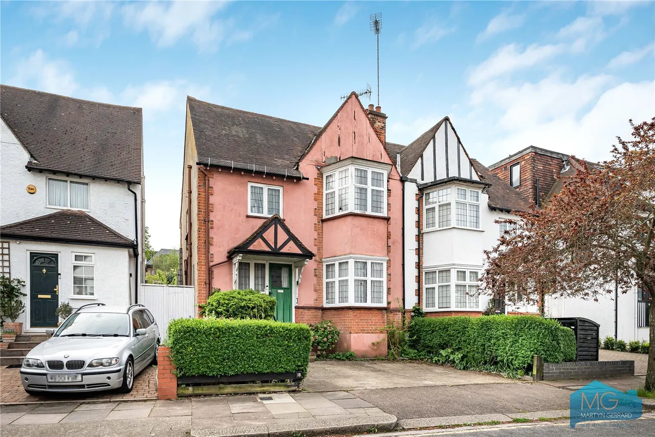 Lyndhurst Gardens, London, N3, photo 2