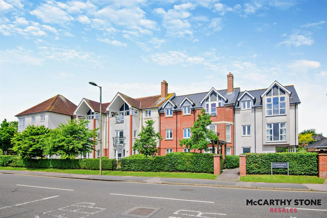 2 bed flat for sale, Avenue Road, Lymington, SO41