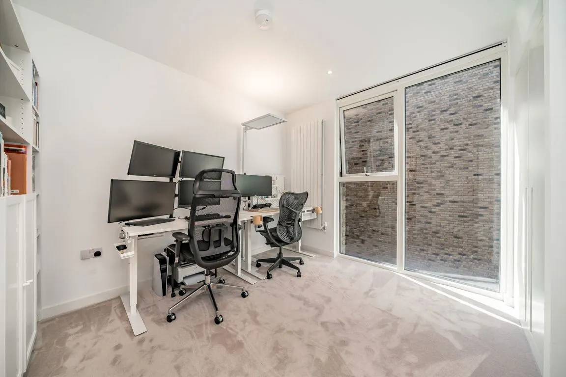 Royal Crest Avenue, Royal Crest Avenue, photo 11