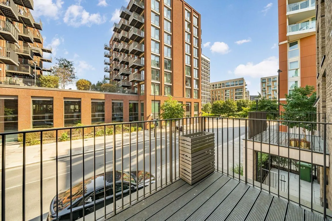 Royal Crest Avenue, Royal Crest Avenue, photo 16