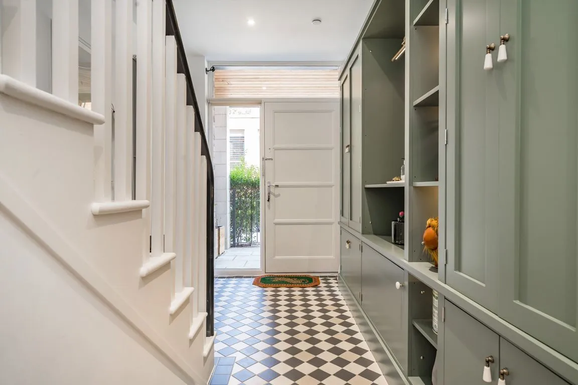 Royal Crest Avenue, Royal Crest Avenue, photo 17