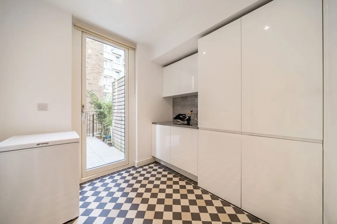 Royal Crest Avenue, Royal Crest Avenue, photo 9