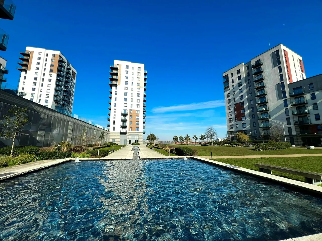 2 bed flat to rent, The Peninsula, Gillingham, ME7
