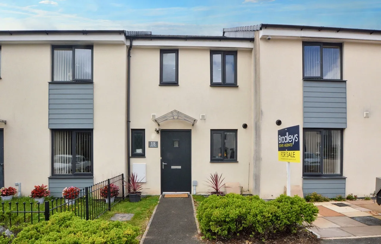 2 bed property for sale — Harlyn Drive, Plymouth, Devon, PL2