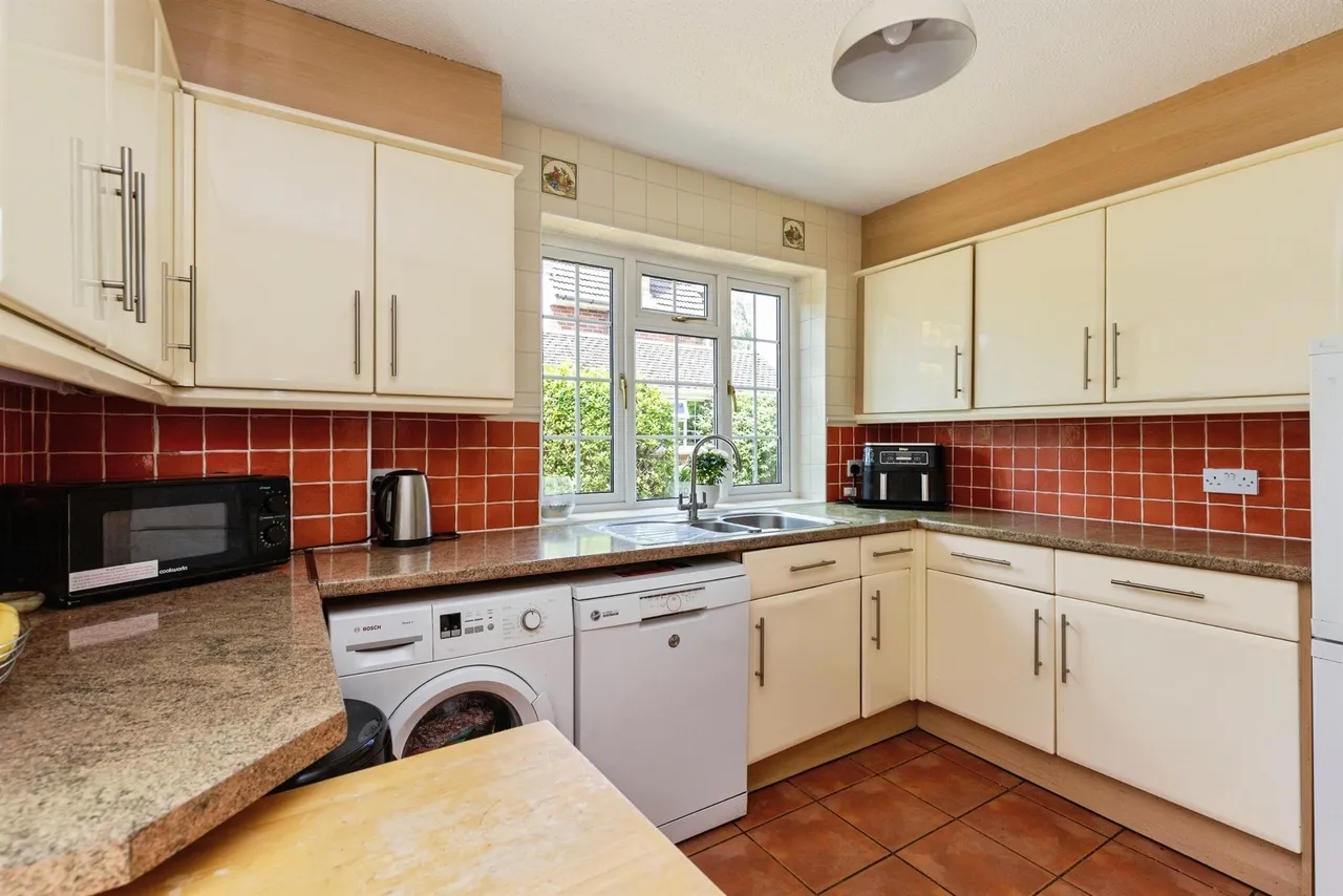 Holdenhurst Avenue, Bournemouth, photo 7