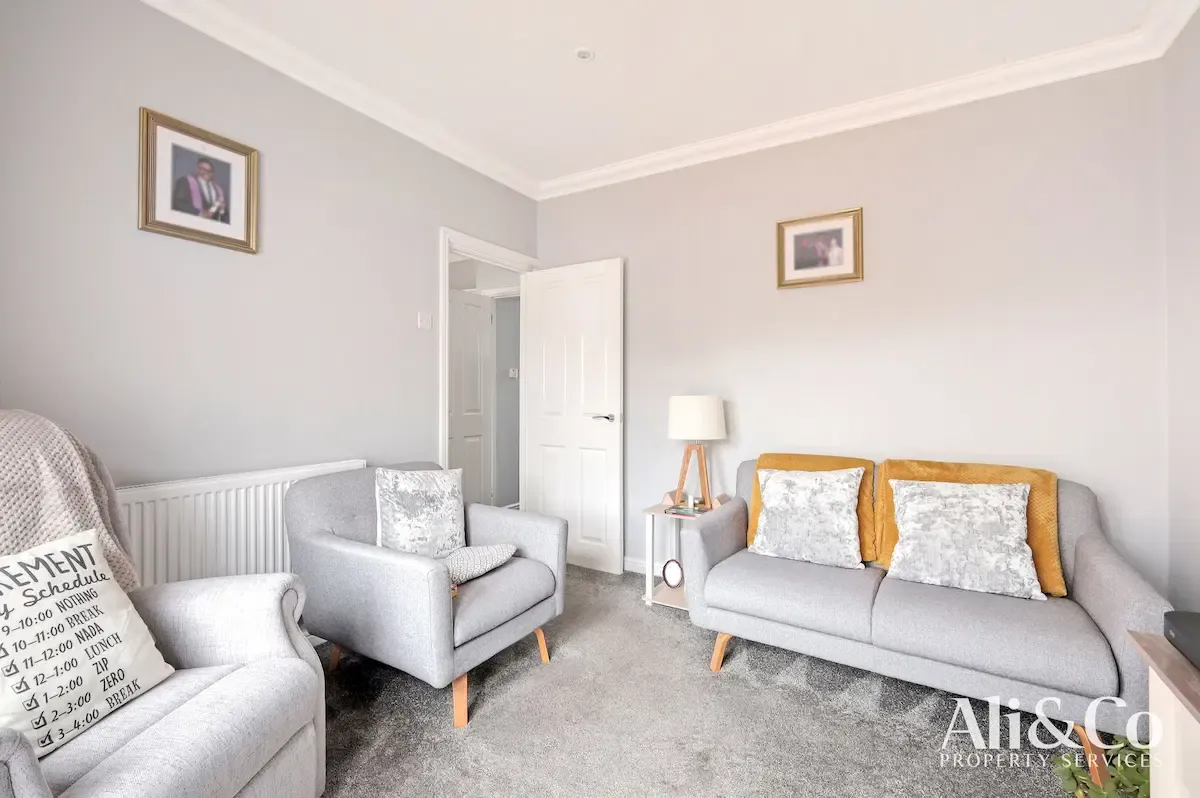 Howard Road, Upminster, photo 2