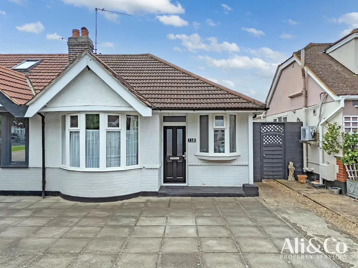 2 bed house for sale, Howard Road, Upminster