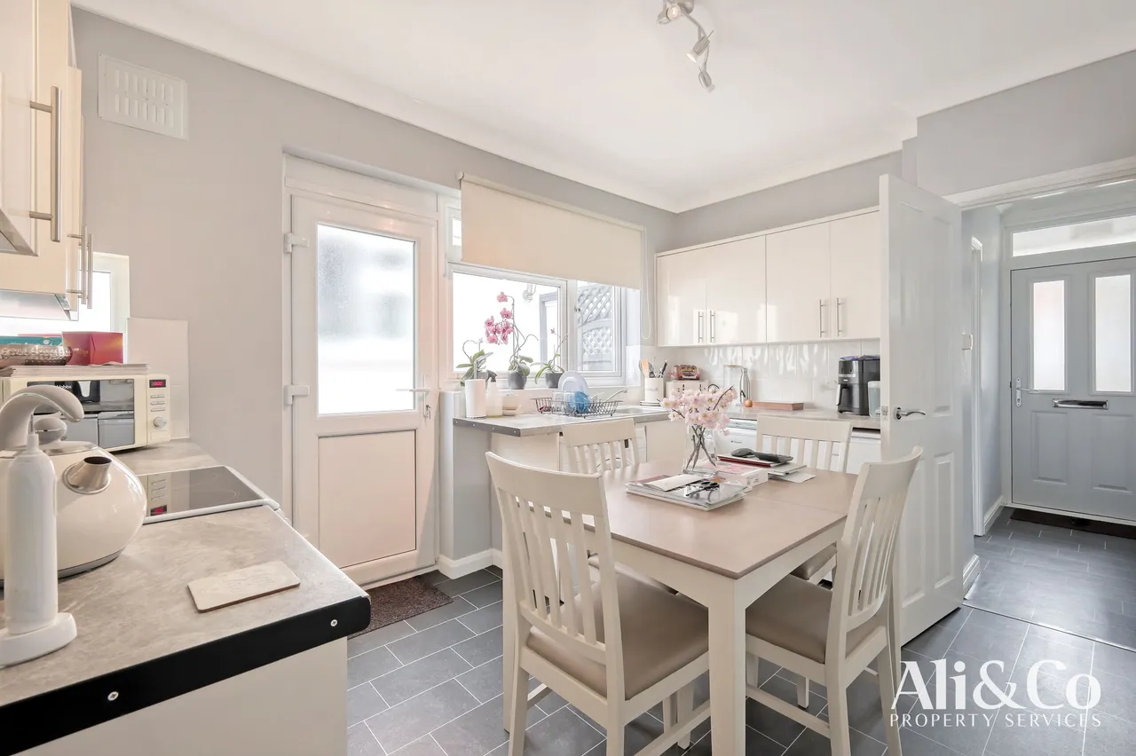 Howard Road, Upminster, Essex, RM14 2UU, photo 6