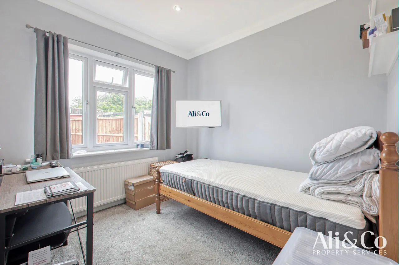 Howard Road, Upminster, Essex, RM14 2UU, photo 11