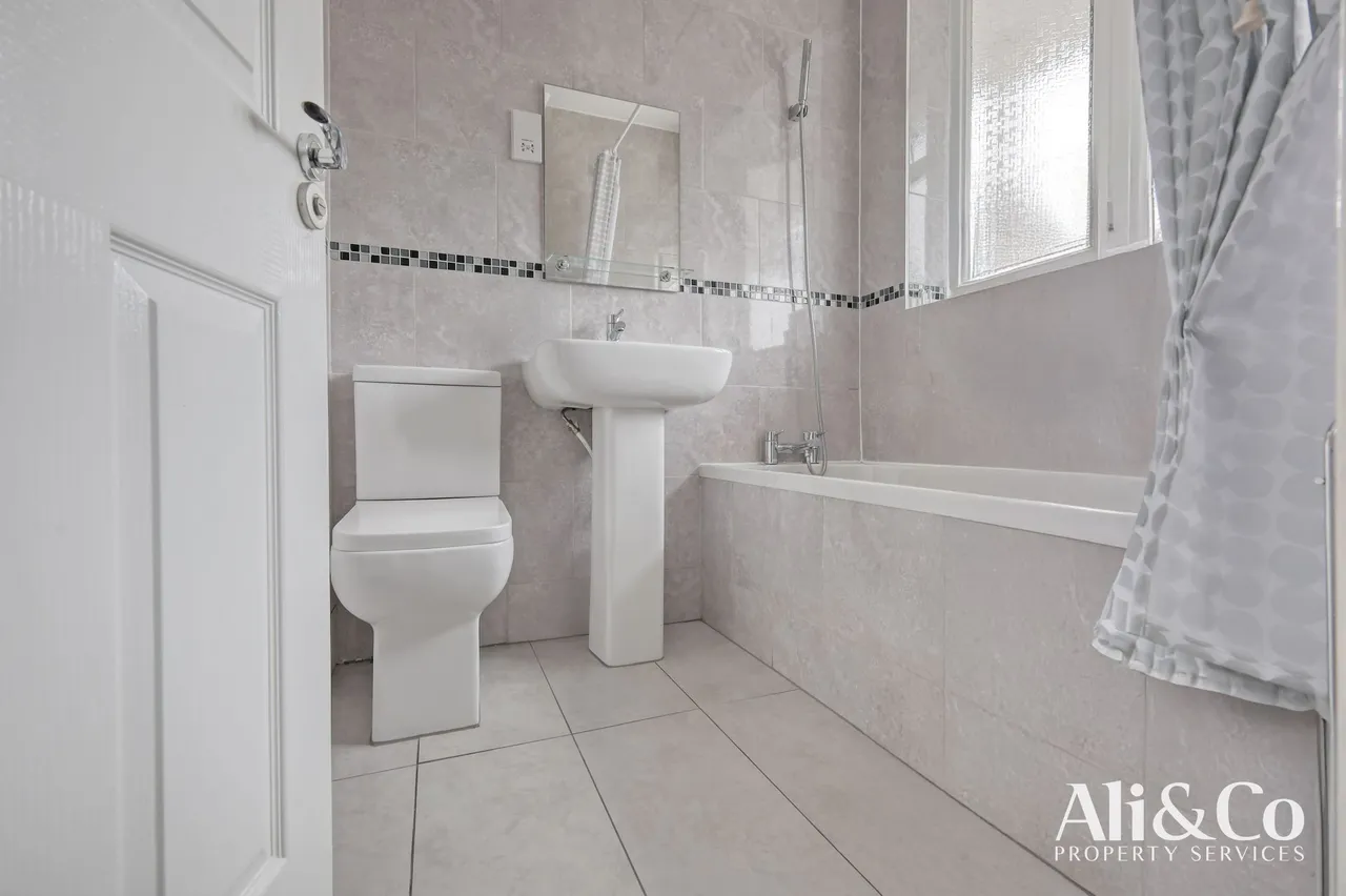 Howard Road, Upminster, Essex, RM14 2UU, photo 9