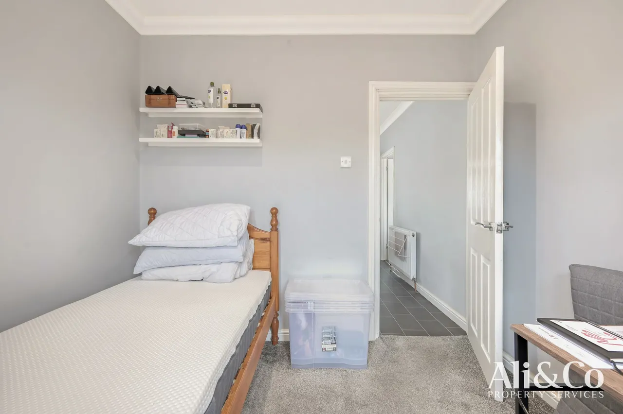 Howard Road, Upminster, Essex, RM14 2UU, photo 13