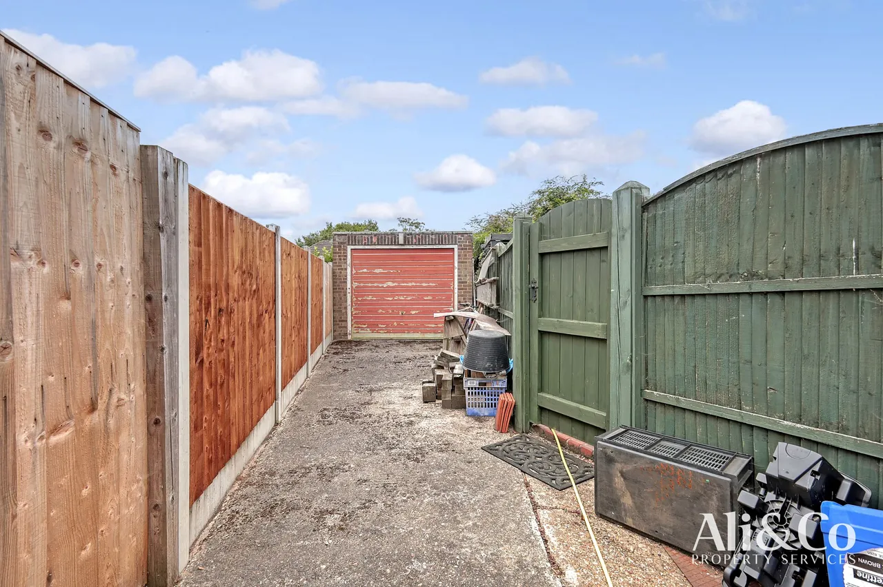 Howard Road, Upminster, Essex, RM14 2UU, photo 18