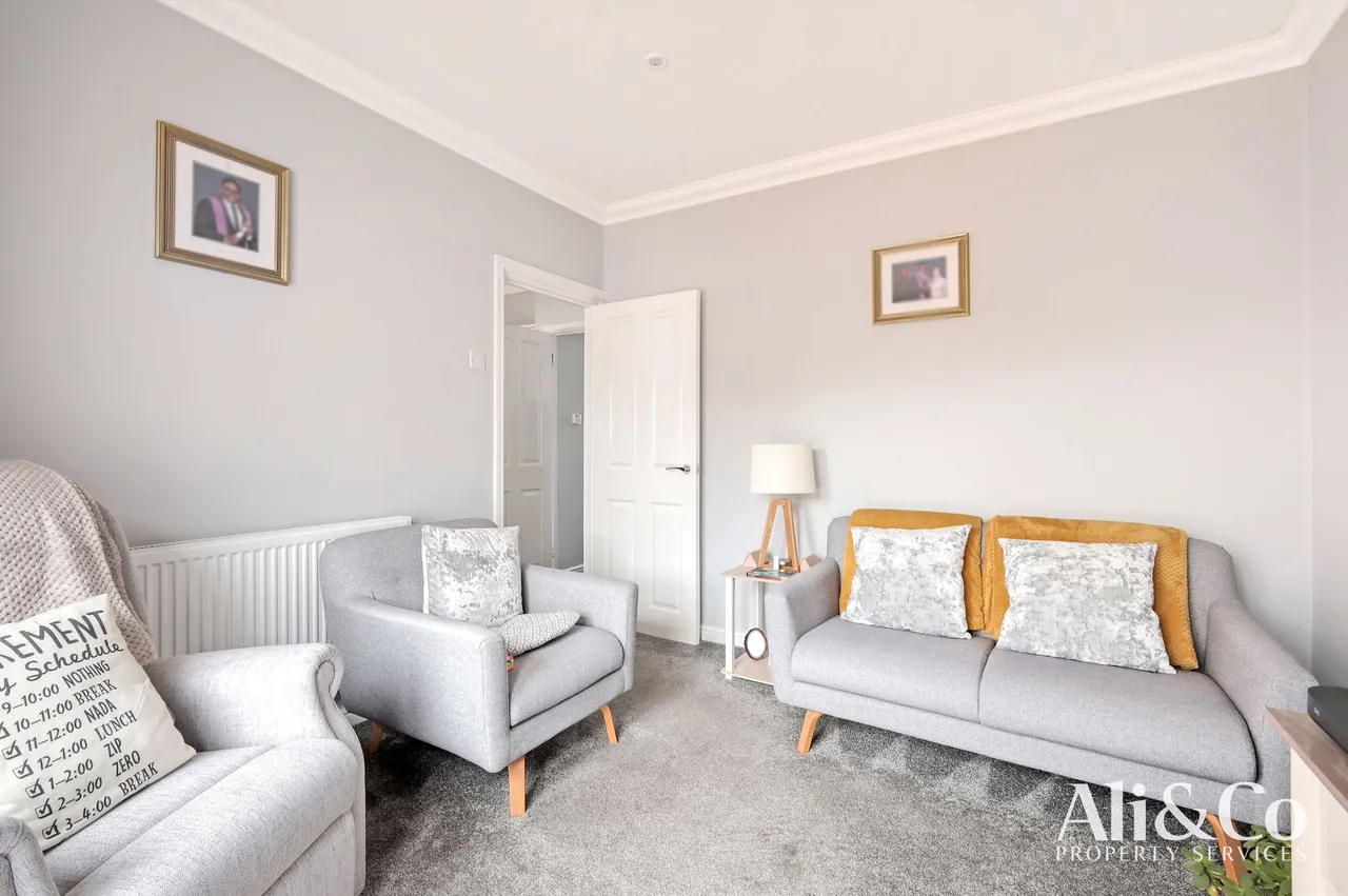 Howard Road, Upminster, Essex, RM14 2UU, photo 2