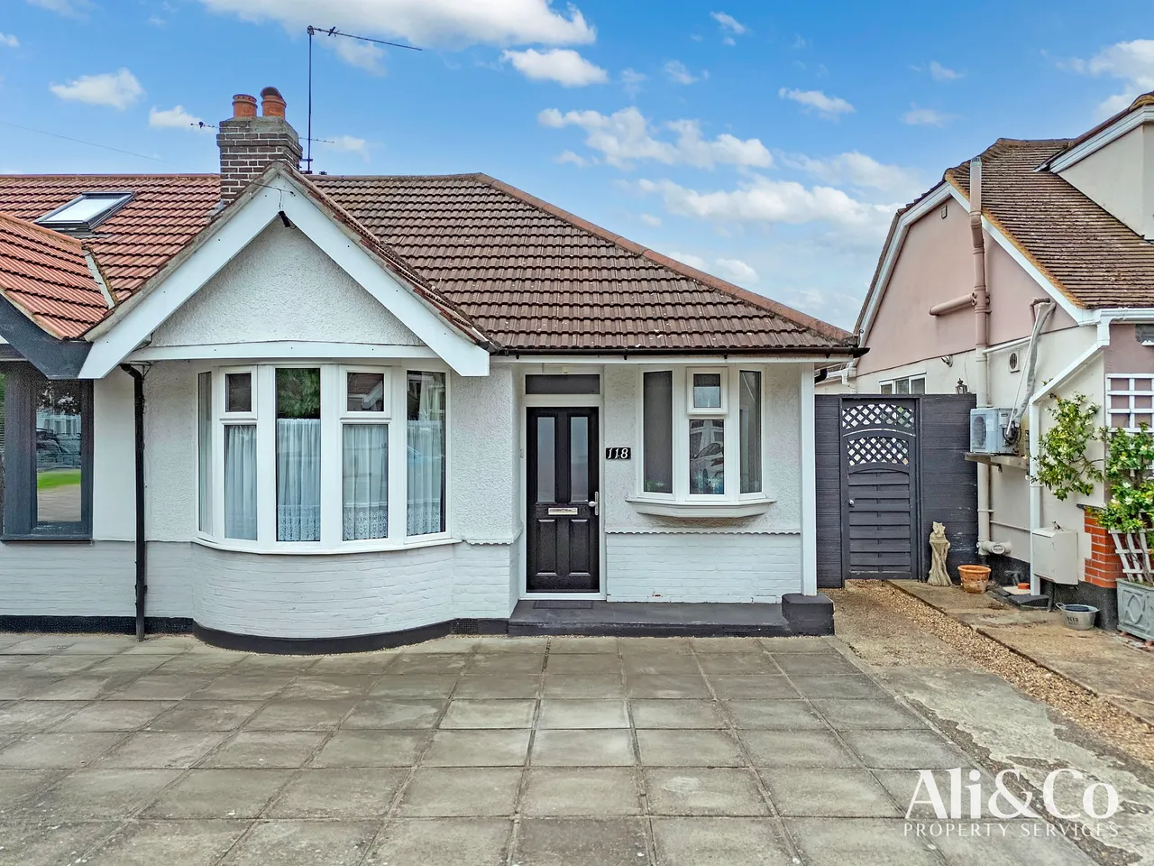 2 bed house for sale — Howard Road, Upminster, Essex, RM14 2UU