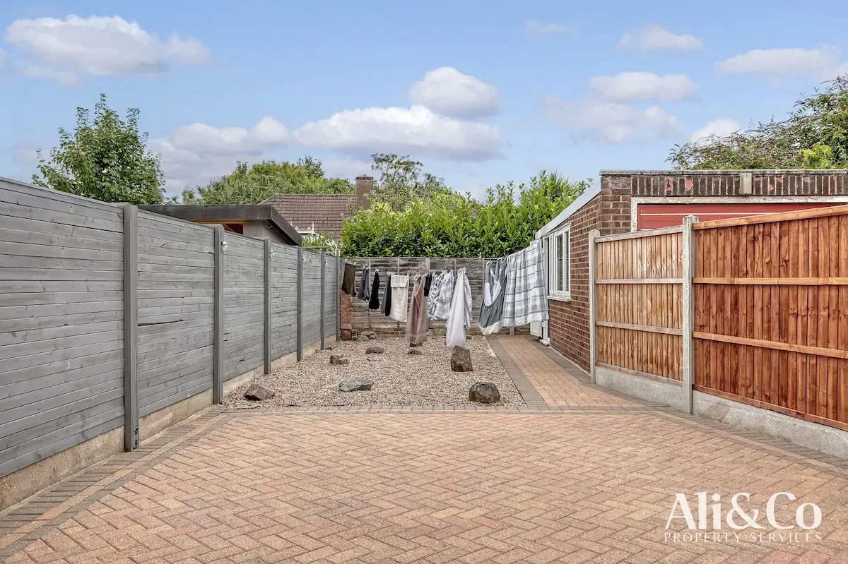 Howard Road, Upminster, photo 16
