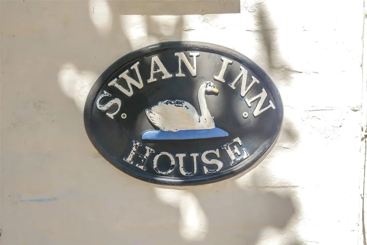 High Street, Burwash, TN19, photo 22