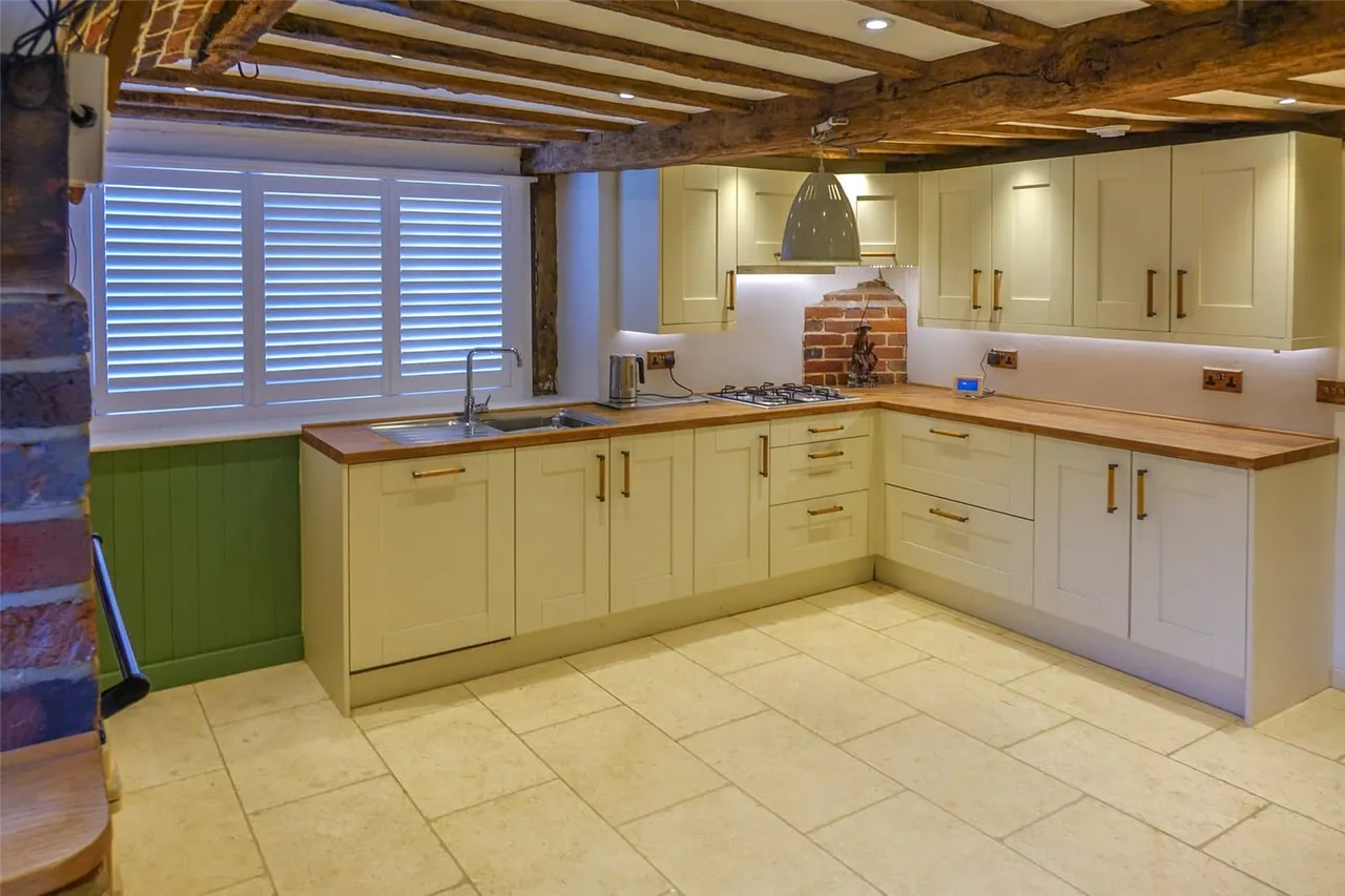 High Street, Burwash, TN19, photo 6