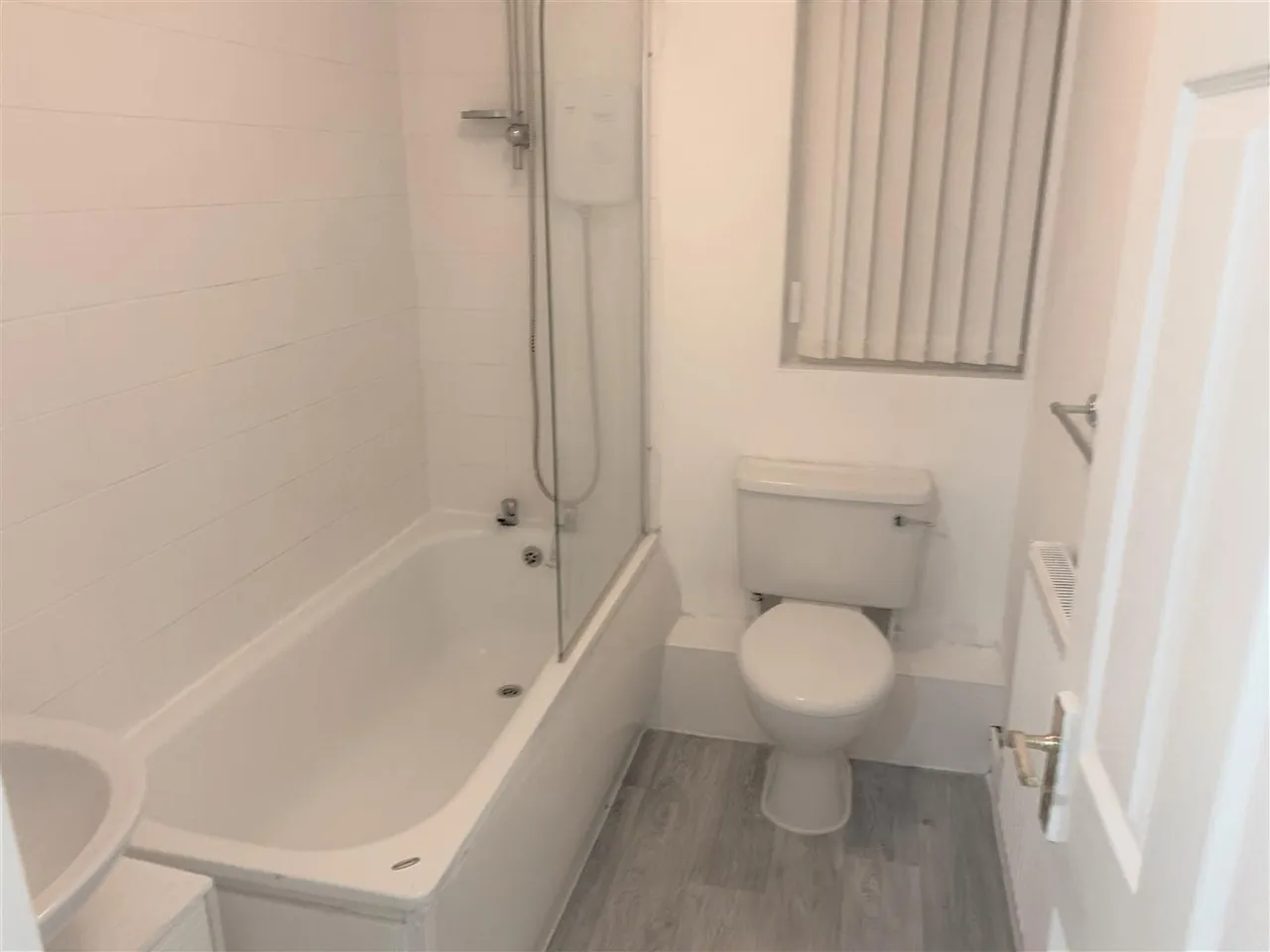 Francine Close, Liverpool, L3, photo 3
