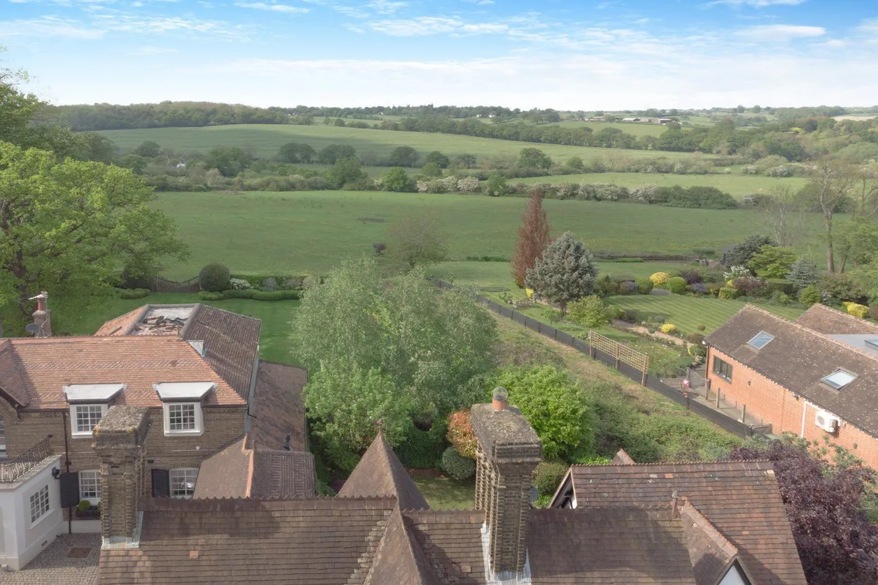 Camlet Way, Hadley Wood, Hertfordshire, EN4 0NL, photo 2