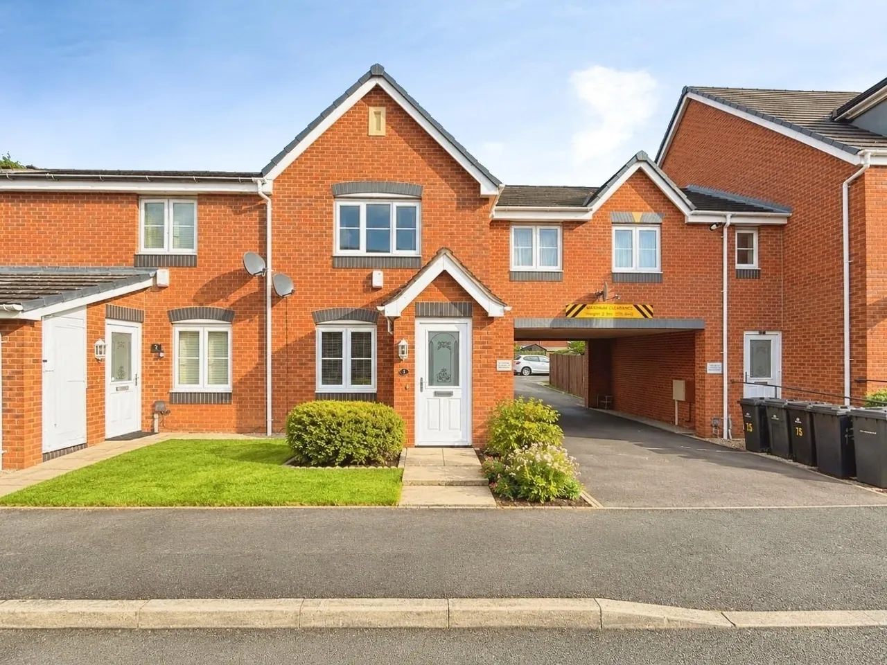 2 bed house to rent, Atlantic Way, City Point, DE24