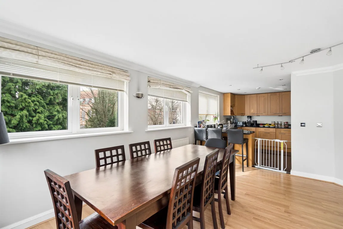 Viceroy Court, Northwood, HA6, photo 5