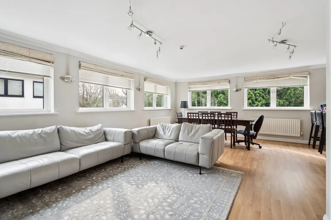 Viceroy Court, Northwood, HA6, photo 4