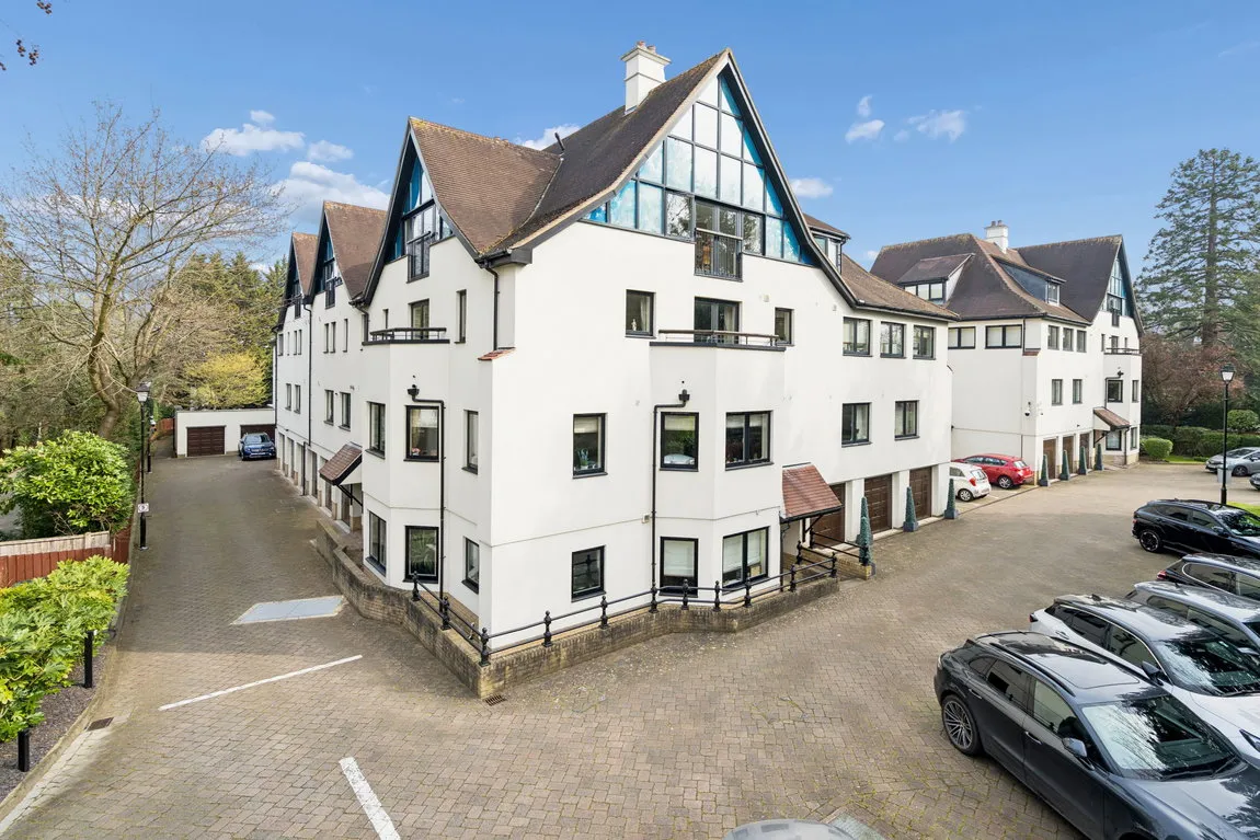 3 bed property for sale, Viceroy Court, Northwood, HA6
