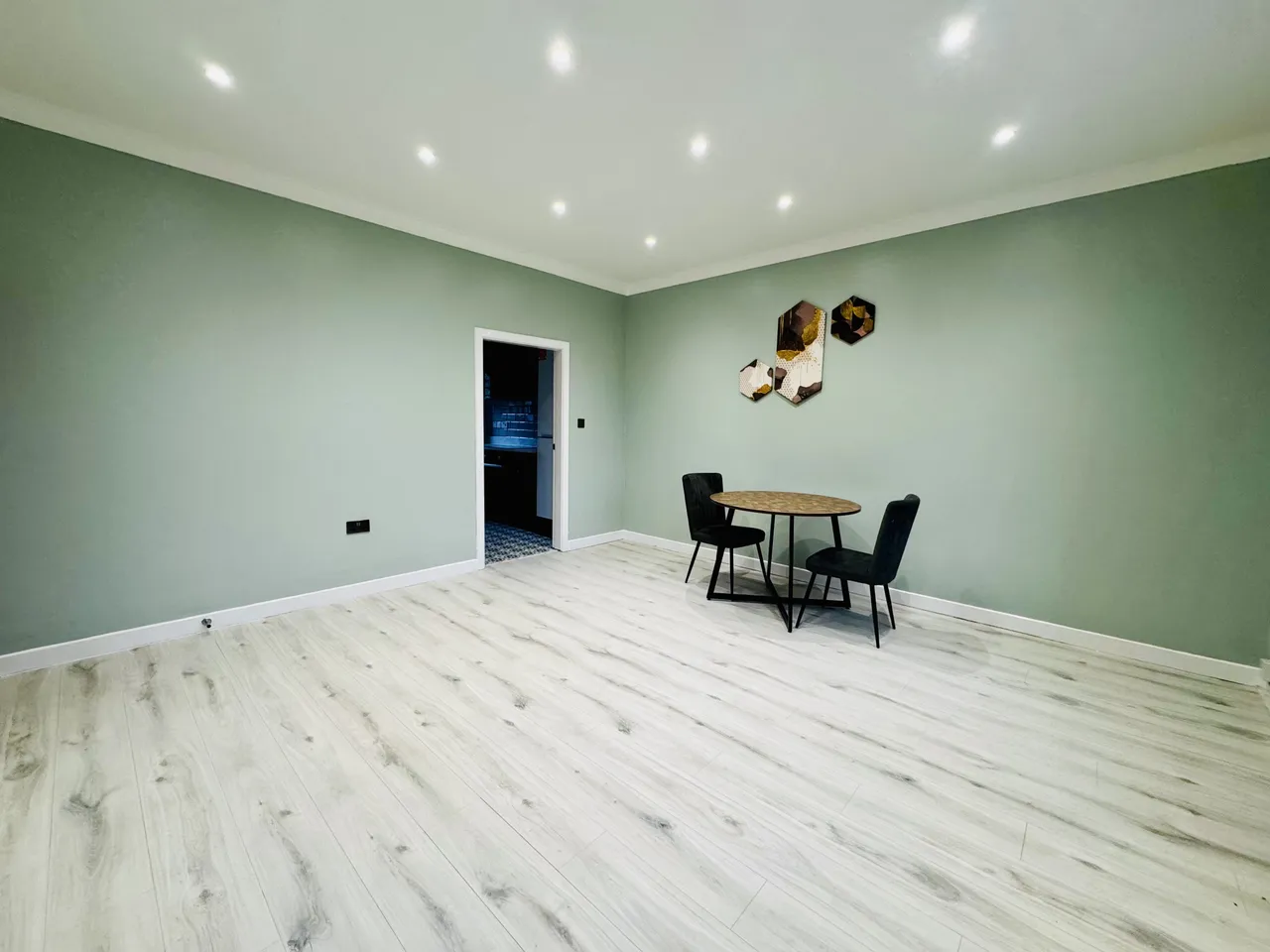 Chequers Lane, Wellingborough, NN8, photo 3