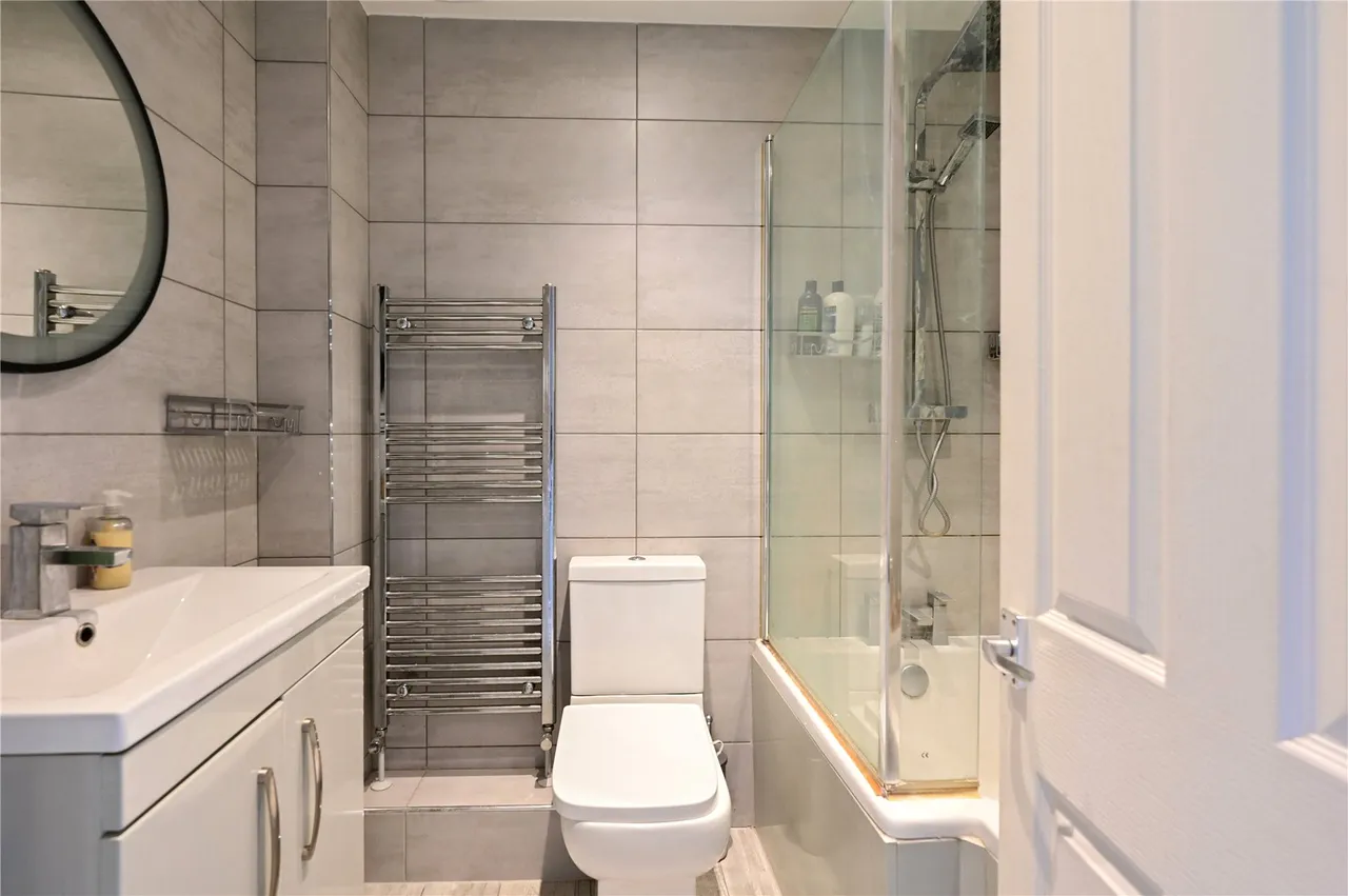 Peket Close, Staines, TW18, photo 9